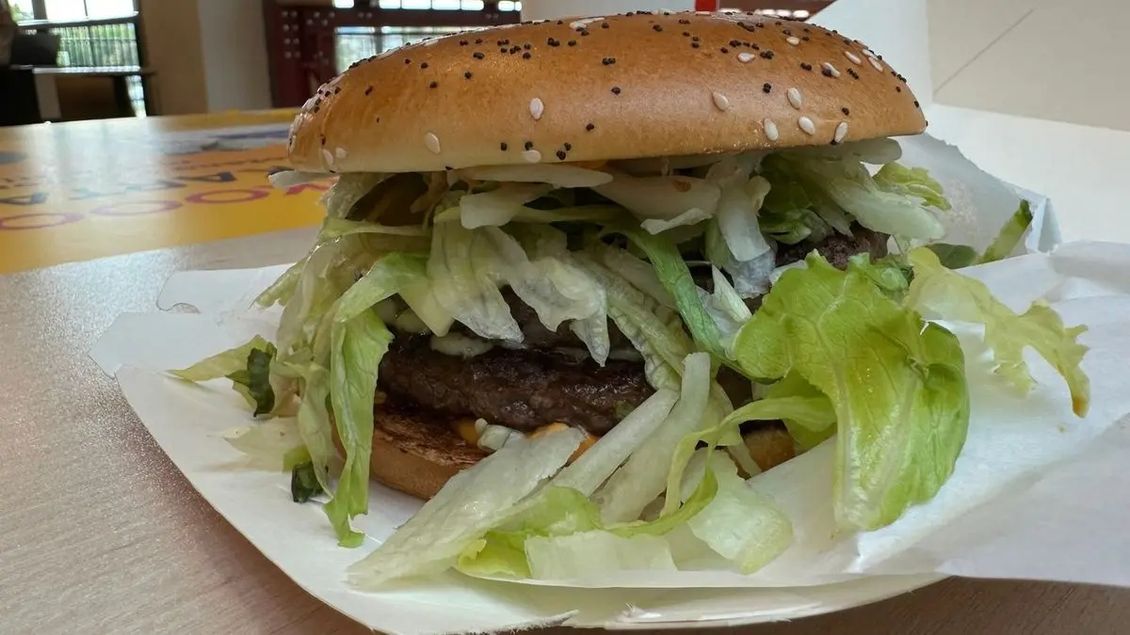 McDonald’s se trefil velikostí, omáčkou ne: Big Arch zasytí, ale nesedne každému